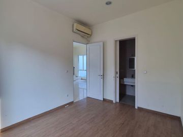 Rumah 2 Lantai Semi furnish di Suvarna Sutera Tangerang 1KA0002Q