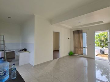 Rumah 2 Lantai Semi furnish di Suvarna Sutera Tangerang 1KA0002Q