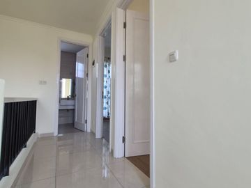 Rumah 2 Lantai Semi furnish di Suvarna Sutera Tangerang 1KA0002Q