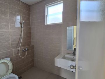 Rumah 2 Lantai Semi furnish di Suvarna Sutera Tangerang 1KA0002Q