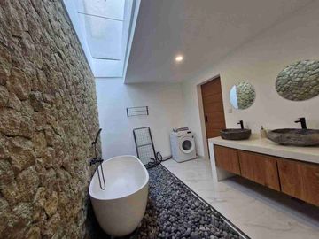 villa cantik fully furnished canngu badung