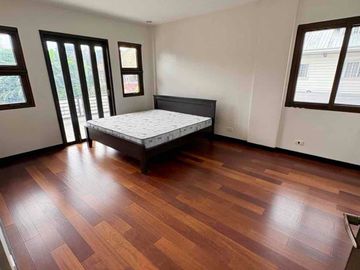 Merville Village House for sale near Airport and Slex