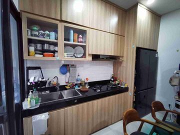 Dijual cepat Rumah Full Furnish 2 lantai di cluster Wisteria Metland Ujung Menteng Cakung Jaktim