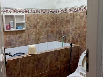 Strategis Barat Tugu Jogja, Rumah Luas 300 m2 7 Kamar Tidur