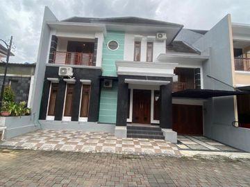 Dijual Rumah 2.5 Lantai Full Furnished dlm Perumahan dekat Tugu Jogja Kota Yogyakarta