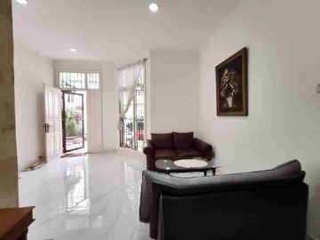 dijual rumah di kirana timur kelapa gading 2 lantai bagus