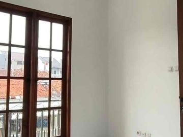 Dijual Cepat! Rumah Hoek Dalam Komplek Duren Sawit Jakarta Timur | Akses 3 Mobil | SHM | Dekat Tol Becakayu