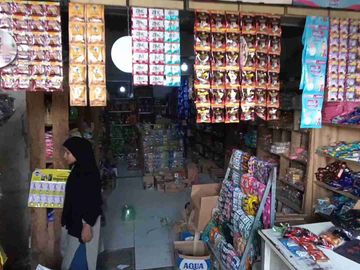 Di jual Rumah Dan Glosir Bonus isinya Dan Konsumen, pegawai