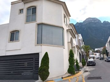 CASA EN VENTA - CUMBRES ELITE (PRIV. DEL BOSQUE)