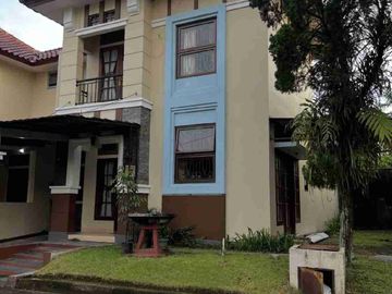 Jual Cepat! Rumah 2 Lantai Dalam Perumahan di jl. Palagan km 7 Dekat HYATT, Kampus UGM dan Pusat Kota Jogja