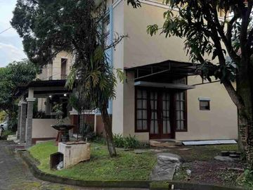 Jual Cepat! Rumah 2 Lantai Dalam Perumahan di jl. Palagan km 7 Dekat HYATT, Kampus UGM dan Pusat Kota Jogja