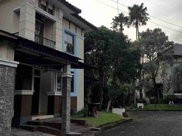 Jual Cepat! Rumah 2 Lantai Dalam Perumahan di jl. Palagan km 7 Dekat HYATT, Kampus UGM dan Pusat Kota Jogja