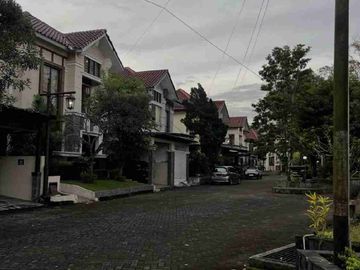 Jual Cepat! Rumah 2 Lantai Dalam Perumahan di jl. Palagan km 7 Dekat HYATT, Kampus UGM dan Pusat Kota Jogja