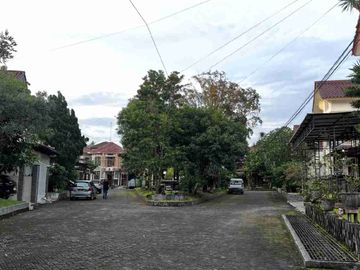 Jual Cepat! Rumah 2 Lantai Dalam Perumahan di jl. Palagan km 7 Dekat HYATT, Kampus UGM dan Pusat Kota Jogja