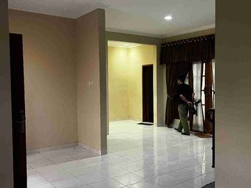 Jual Cepat! Rumah 2 Lantai Dalam Perumahan di jl. Palagan km 7 Dekat HYATT, Kampus UGM dan Pusat Kota Jogja