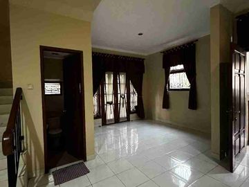 Jual Cepat! Rumah 2 Lantai Dalam Perumahan di jl. Palagan km 7 Dekat HYATT, Kampus UGM dan Pusat Kota Jogja