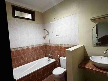 Jual Cepat! Rumah 2 Lantai Dalam Perumahan di jl. Palagan km 7 Dekat HYATT, Kampus UGM dan Pusat Kota Jogja