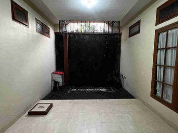 Jual Cepat! Rumah 2 Lantai Dalam Perumahan di jl. Palagan km 7 Dekat HYATT, Kampus UGM dan Pusat Kota Jogja