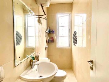 dijual rumah di vanya park bsd