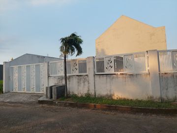Tanah Kavling di Taman Indah Regency Hook Pojok, Selatan Barat Row Jalan 3 Mobil Longgar