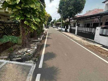 dijual rumah di cempaka putih bagus hadap selatan
