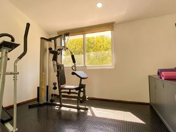 VENTA DE RESIDENCIA EN ESQUINA MUY AMPLIA REMODELADA, ZONA ZAVALETA, 3 RECAMARAS CON BAÑO, SALA CON CHIMENEA, FAMILY ROOM, BAR, JARTDIN,4 AUTOS.