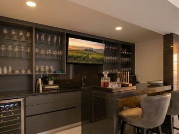 VENTA DE RESIDENCIA EN ESQUINA MUY AMPLIA REMODELADA, ZONA ZAVALETA, 3 RECAMARAS CON BAÑO, SALA CON CHIMENEA, FAMILY ROOM, BAR, JARTDIN,4 AUTOS.