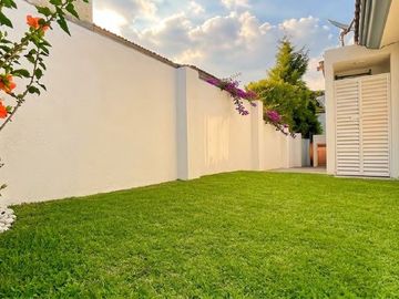 VENTA DE RESIDENCIA EN ESQUINA MUY AMPLIA REMODELADA, ZONA ZAVALETA, 3 RECAMARAS CON BAÑO, SALA CON CHIMENEA, FAMILY ROOM, BAR, JARTDIN,4 AUTOS.