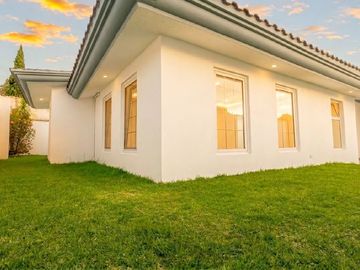 VENTA DE RESIDENCIA EN ESQUINA MUY AMPLIA REMODELADA, ZONA ZAVALETA, 3 RECAMARAS CON BAÑO, SALA CON CHIMENEA, FAMILY ROOM, BAR, JARTDIN,4 AUTOS.