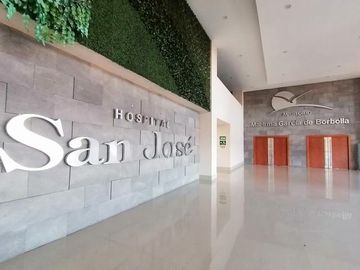 CONSULTORIO EN RENTA EN HOSPITAL SAN JOSÉ SOBRE AV. CONSTITUYENTES, QRO.