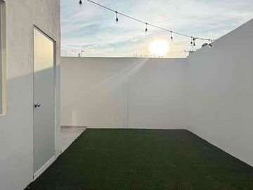 VILLA BONITA REMODELADA CON PATIO