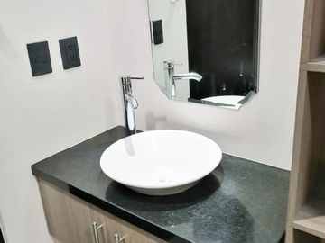 VENTA DE CASA SEMINUEVA MODERNA EN MILENIO III QUERÉTARO, CERCA DEL PARQUE