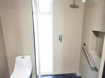 VENTA DE CASA SEMINUEVA MODERNA EN MILENIO III QUERÉTARO, CERCA DEL PARQUE