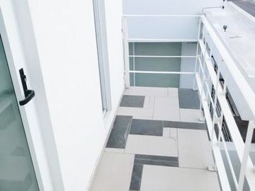VENTA DE CASA SEMINUEVA MODERNA EN MILENIO III QUERÉTARO, CERCA DEL PARQUE
