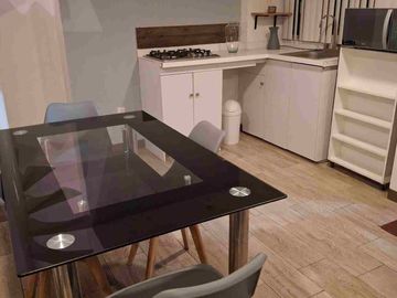 ESTUDIO EN RENTA DE 2 NIVELES, 60MTS2 AMUEBLADO PARA EJECUTIVO