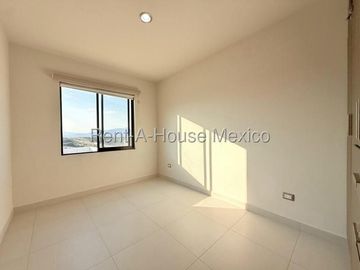Casa en Renta en Zibatá | 3 Recámaras | area tv o estudio en PA | pasillo lateral de servicio | Amenidades Exclusivas