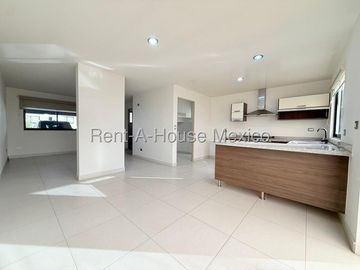 Casa en Renta en Zibatá | 3 Recámaras | area tv o estudio en PA | pasillo lateral de servicio | Amenidades Exclusivas