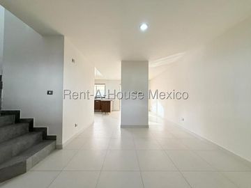 Casa en Renta en Zibatá | 3 Recámaras | area tv o estudio en PA | pasillo lateral de servicio | Amenidades Exclusivas