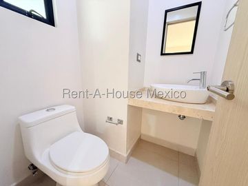 Casa en Renta en Zibatá | 3 Recámaras | area tv o estudio en PA | pasillo lateral de servicio | Amenidades Exclusivas