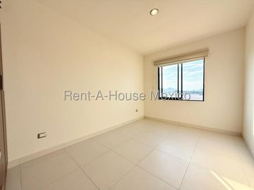 Casa en Renta en Zibatá | 3 Recámaras | area tv o estudio en PA | pasillo lateral de servicio | Amenidades Exclusivas