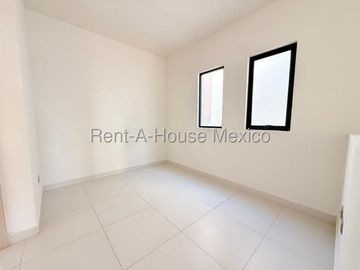 Casa en Renta en Zibatá | 3 Recámaras | area tv o estudio en PA | pasillo lateral de servicio | Amenidades Exclusivas