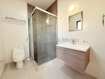 Casa en Renta en Zibatá | 3 Recámaras | area tv o estudio en PA | pasillo lateral de servicio | Amenidades Exclusivas