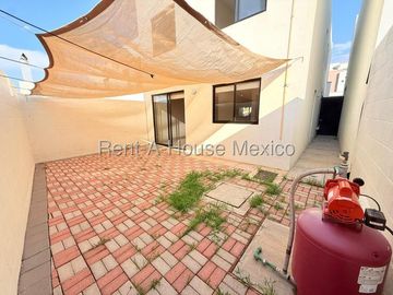 Casa en Renta en Zibatá | 3 Recámaras | area tv o estudio en PA | pasillo lateral de servicio | Amenidades Exclusivas