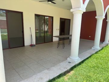 RENTA HERMOSA RESIDENCIA ESTILO HACIENDA EN PRIVADA EN TEMOZÓN NORTE, MÉRIDA YUC.