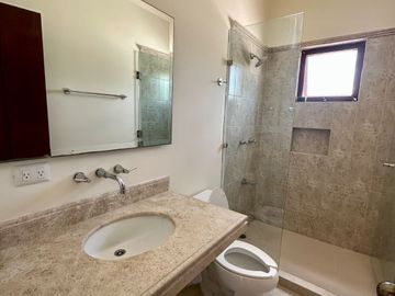 RENTA HERMOSA RESIDENCIA ESTILO HACIENDA EN PRIVADA EN TEMOZÓN NORTE, MÉRIDA YUC.