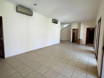 RENTA HERMOSA RESIDENCIA ESTILO HACIENDA EN PRIVADA EN TEMOZÓN NORTE, MÉRIDA YUC.