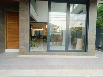 7 bedroom House in Multinational Village for rent