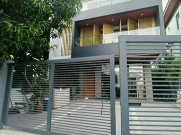 7 bedroom House in Multinational Village for rent
