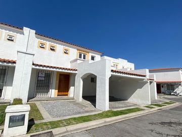 RENTA DE CASA CON AMPLIACION EN RESIDENCIAL EL CASTAÑO 1 EN METEPEC