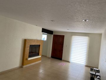 RENTA DE CASA CON AMPLIACION EN RESIDENCIAL EL CASTAÑO 1 EN METEPEC